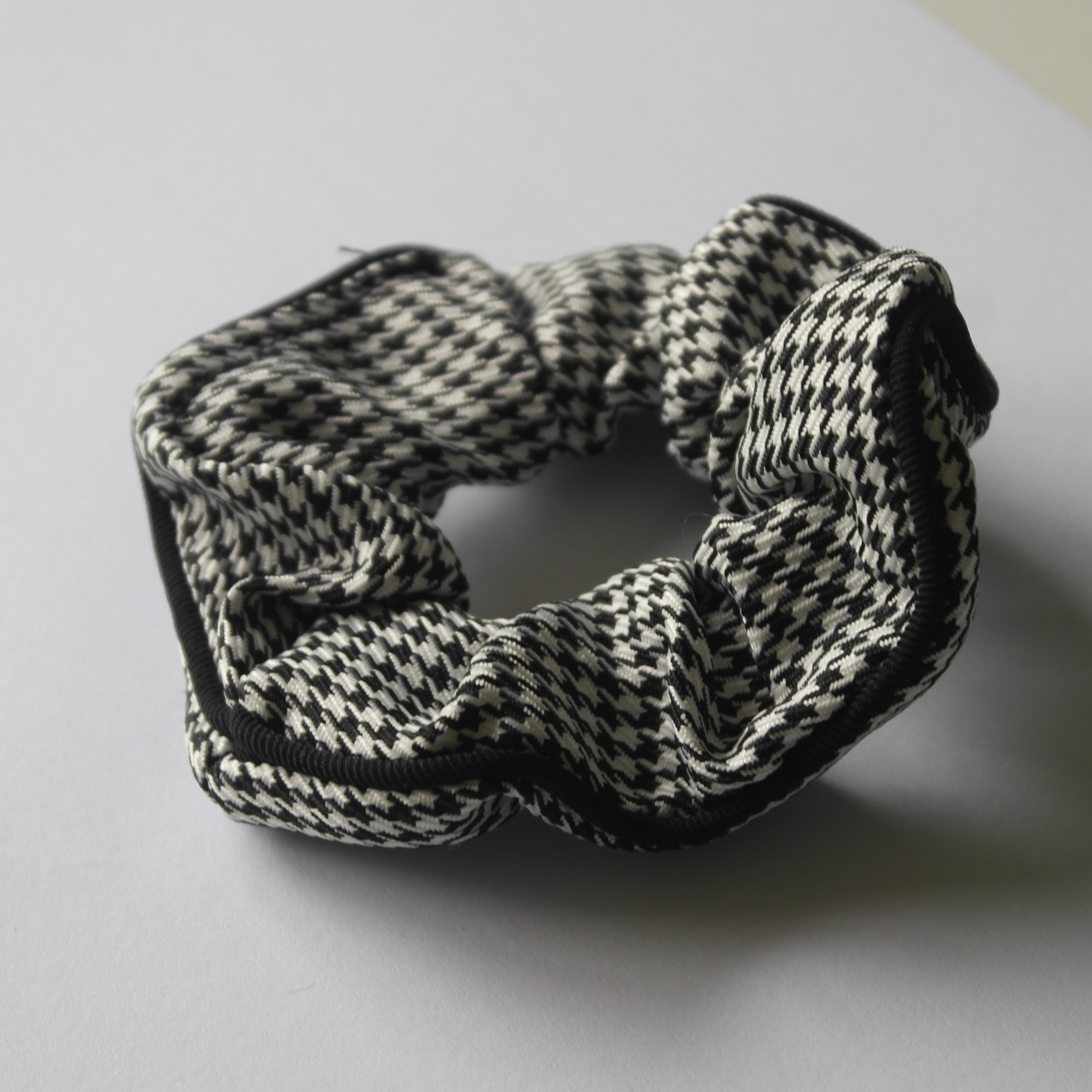 Black and white houndstooth monochrome scrunchie hair accessory New Zealand